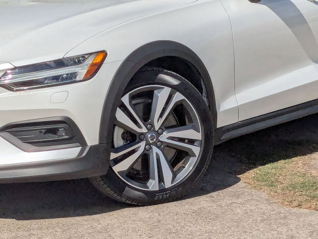 Thumbnail: 2025 Volvo S60 - 32