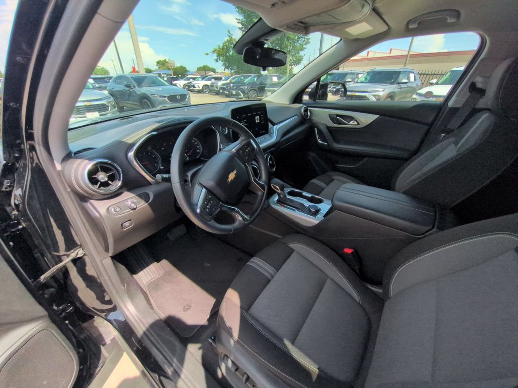 Thumbnail: 2025 Chevrolet Blazer - 15