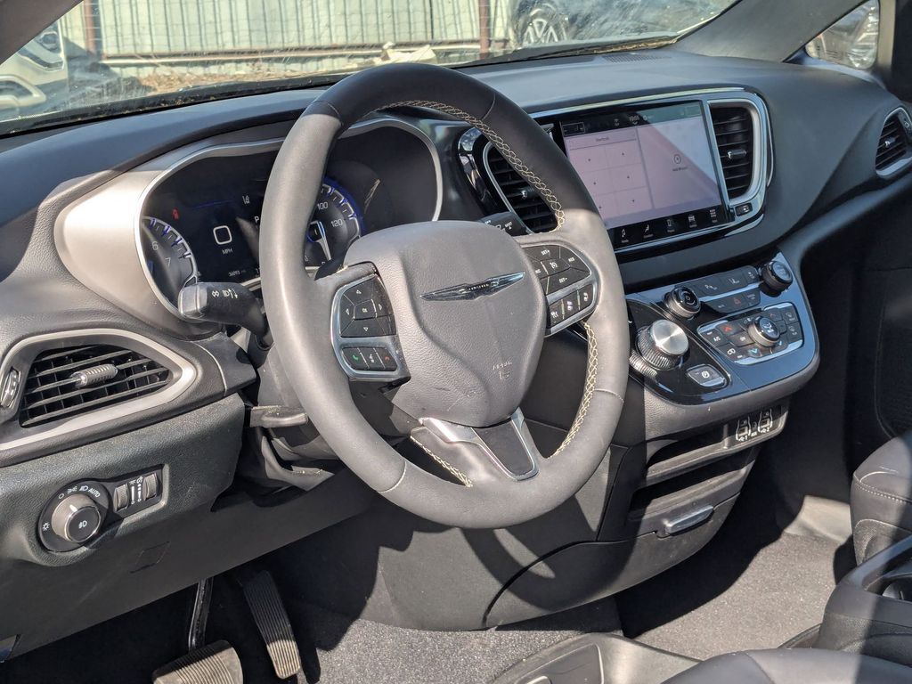 Thumbnail: 2025 Chrysler Pacifica - 10