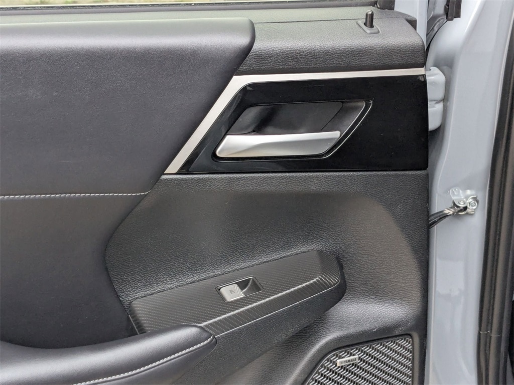 Thumbnail: 2025 Mitsubishi Outlander - 25