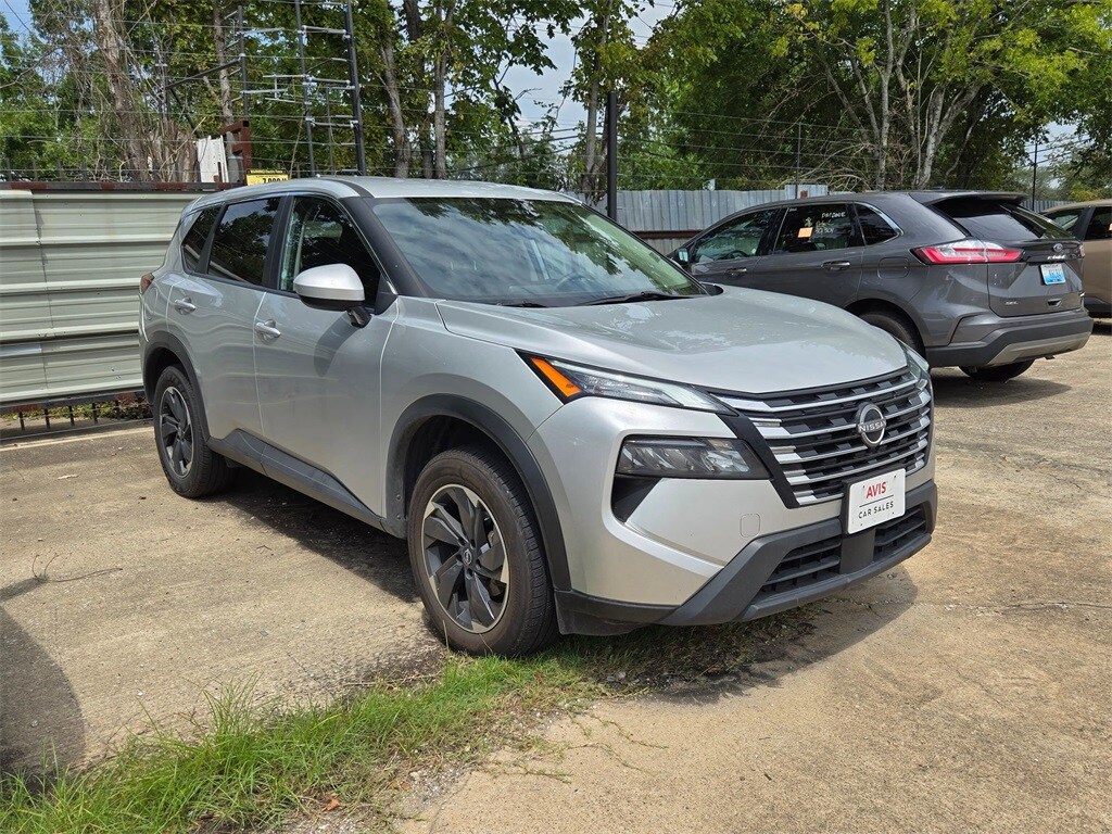 2024 Nissan Rogue SV photo 2