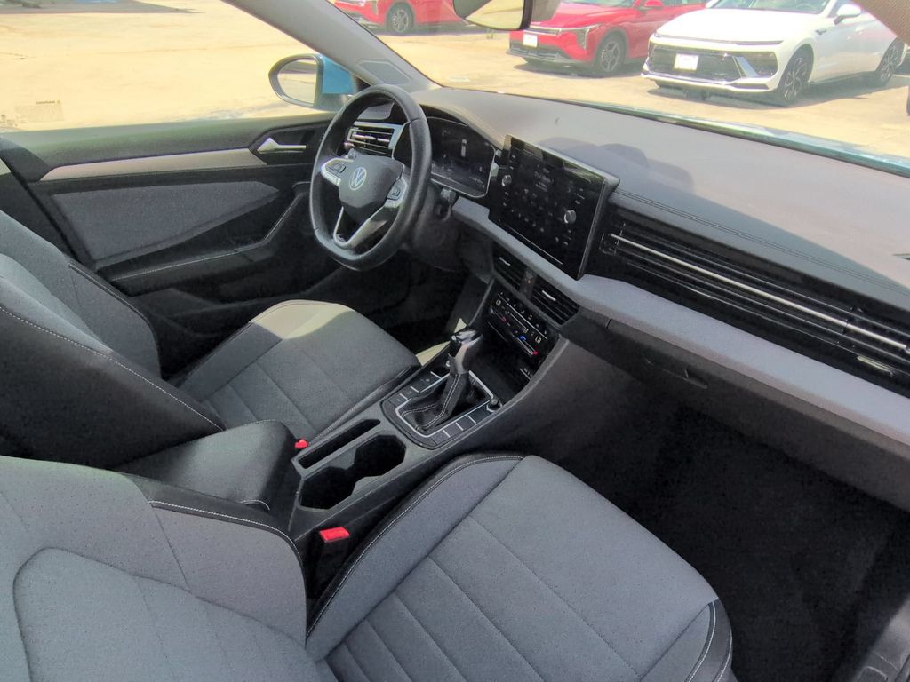 Thumbnail: 2025 Volkswagen Jetta - 30