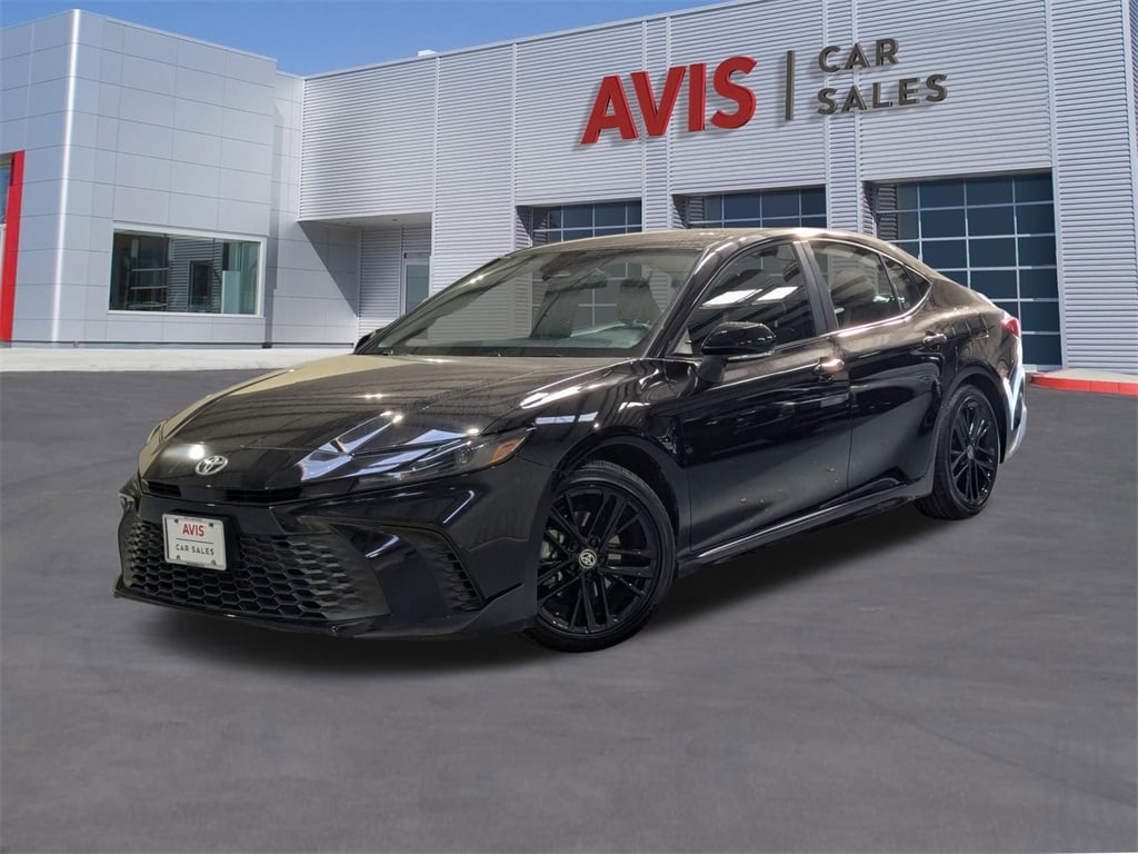 2025 Toyota Camry SE's photo