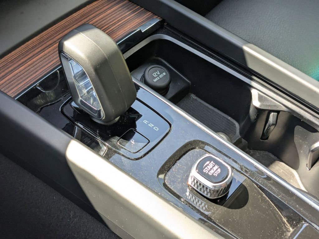 Thumbnail: 2025 Volvo S60 - 19