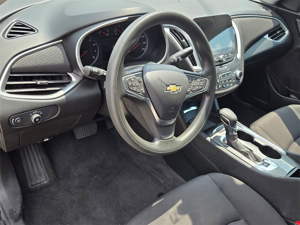 Thumbnail: 2023 Chevrolet Malibu - 8
