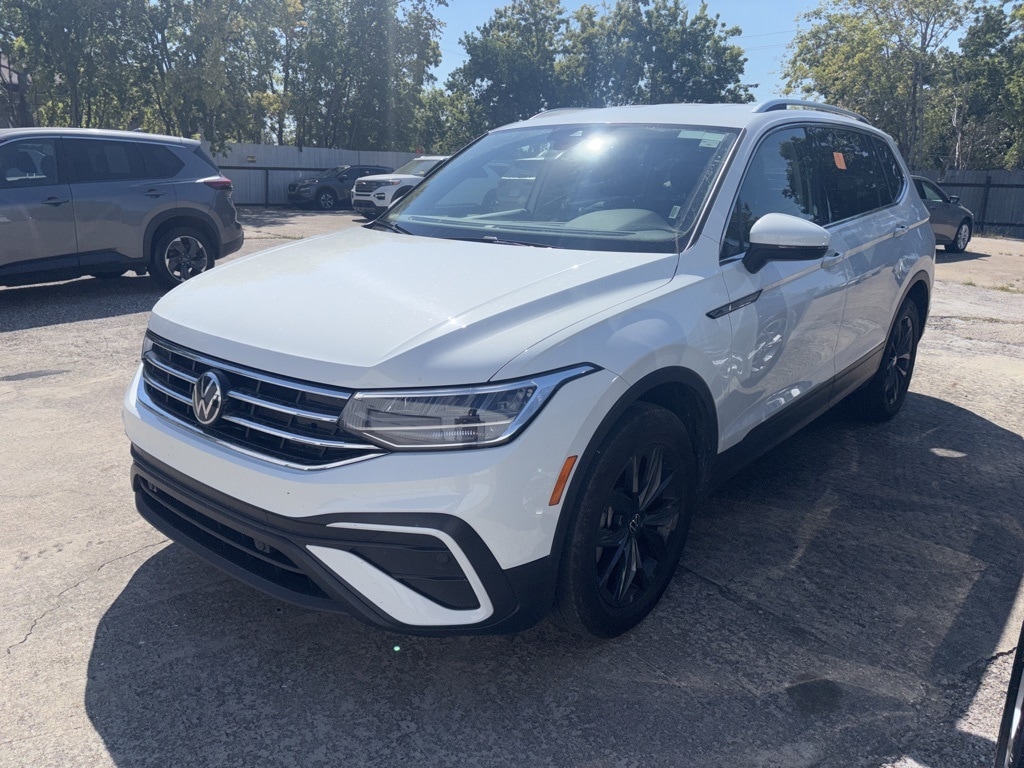 Thumbnail: 2024 Volkswagen Tiguan - 1