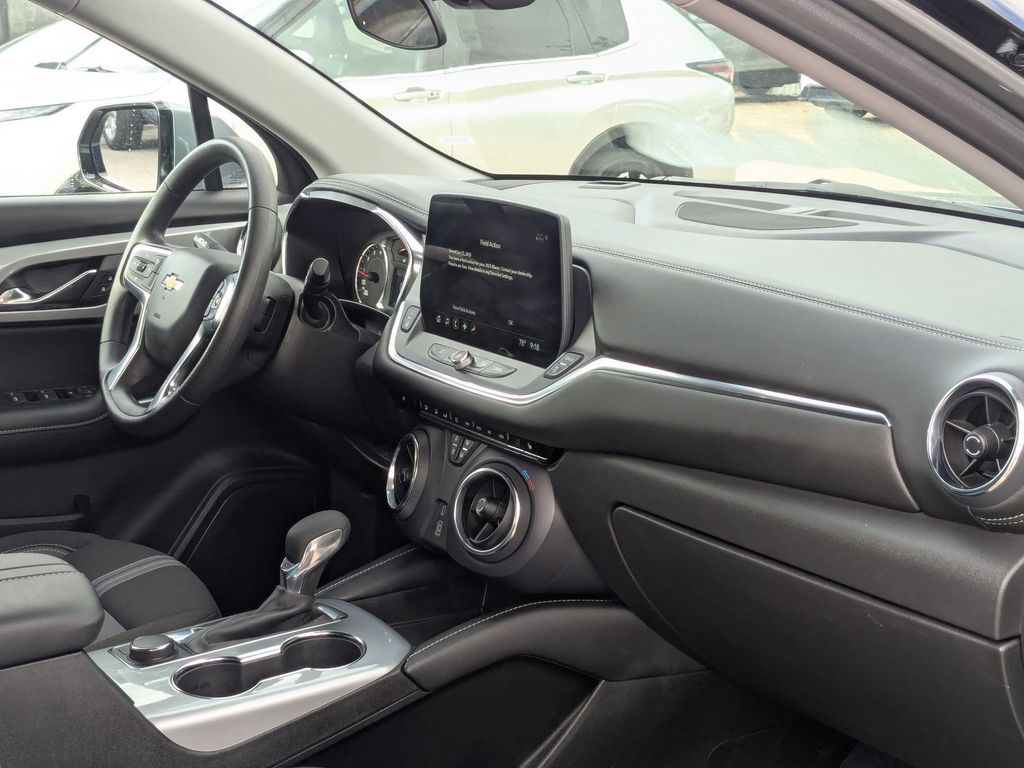 Thumbnail: 2025 Chevrolet Blazer - 30