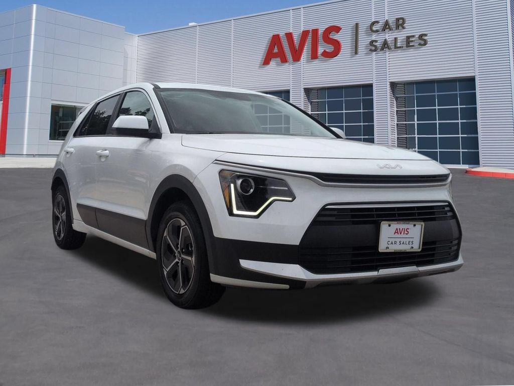 Thumbnail: 2025 Kia Niro - 3