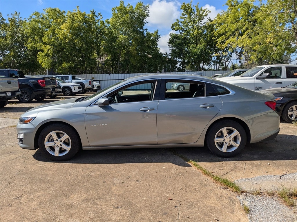 Thumbnail: 2023 Chevrolet Malibu - 2