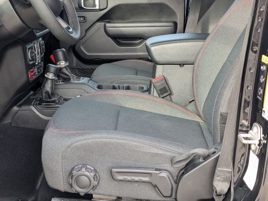 Thumbnail: 2025 Jeep Wrangler - 15