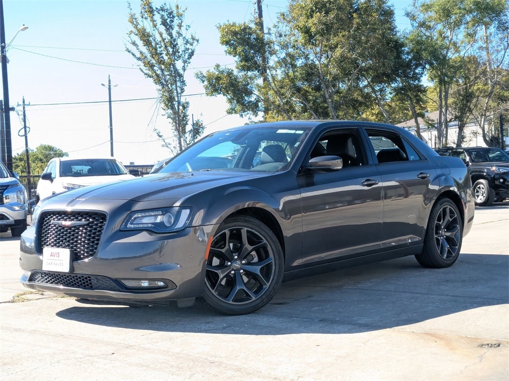 Thumbnail: 2023 Chrysler 300 - 1