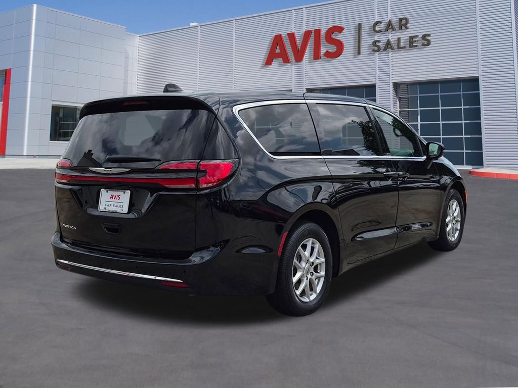 Thumbnail: 2025 Chrysler Pacifica - 6