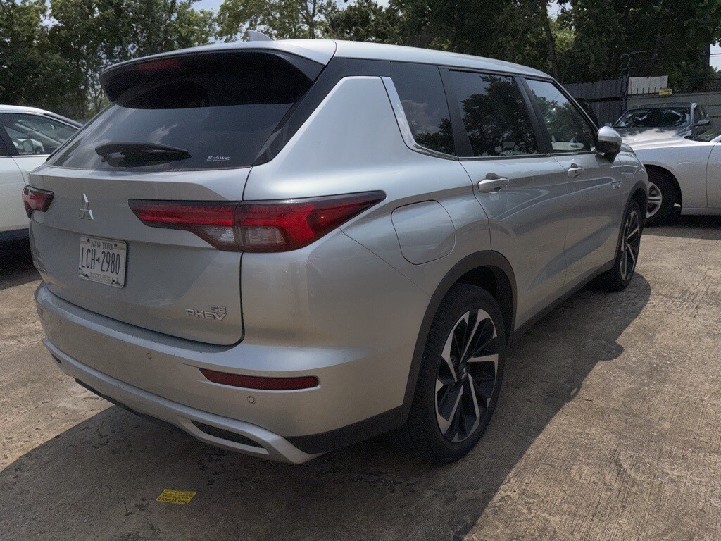Thumbnail: 2023 Mitsubishi Outlander - 4