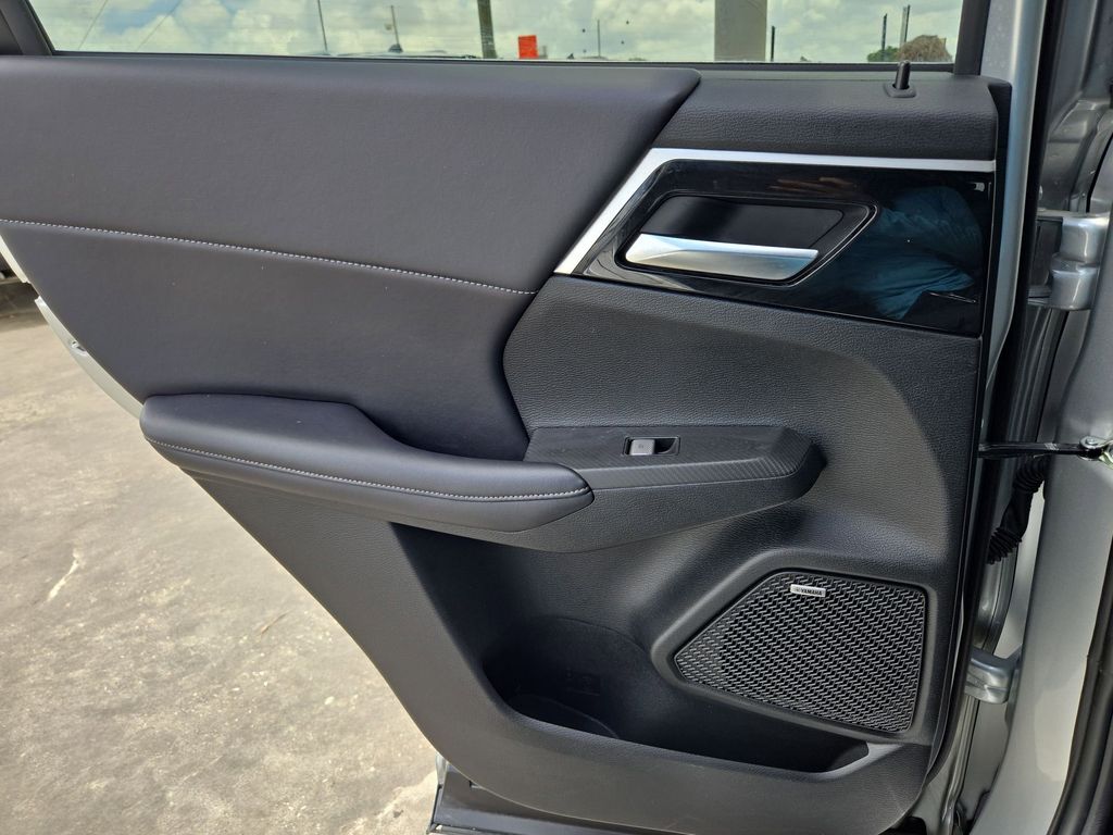 Thumbnail: 2025 Mitsubishi Outlander - 27