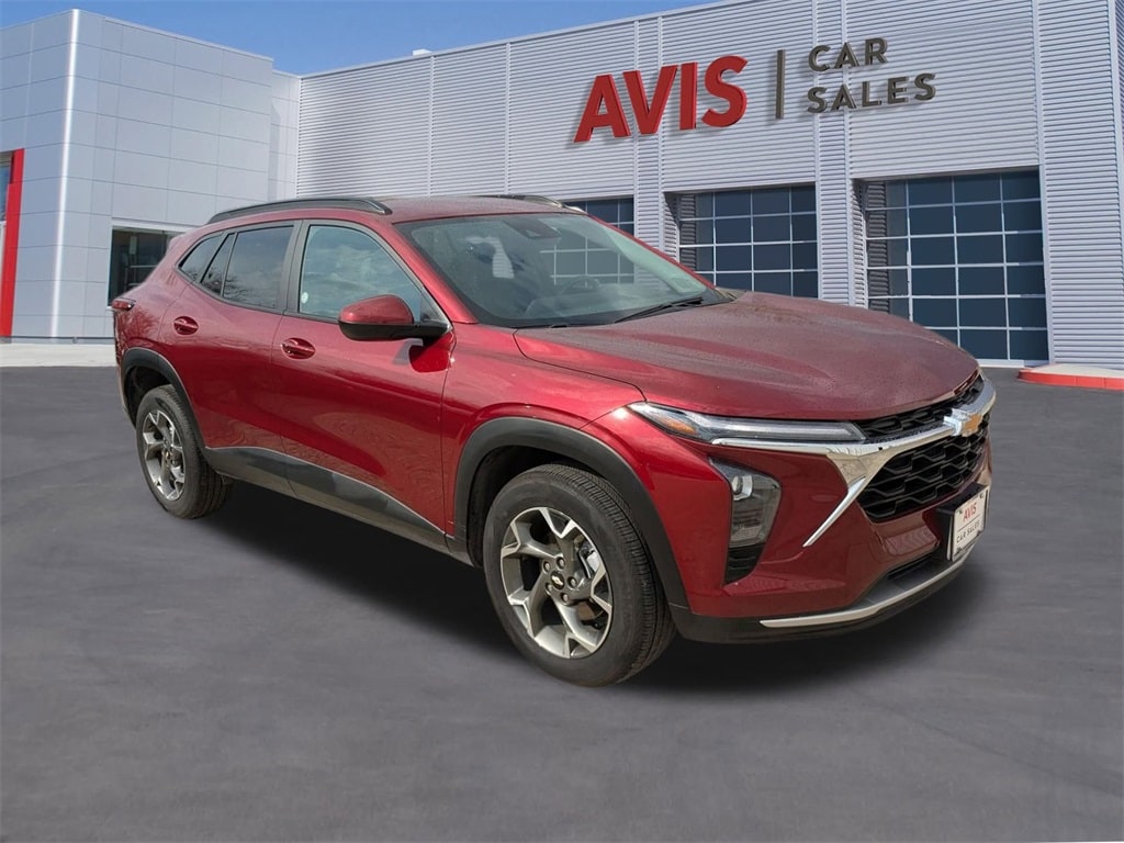 Thumbnail: 2025 Chevrolet Trax - 3