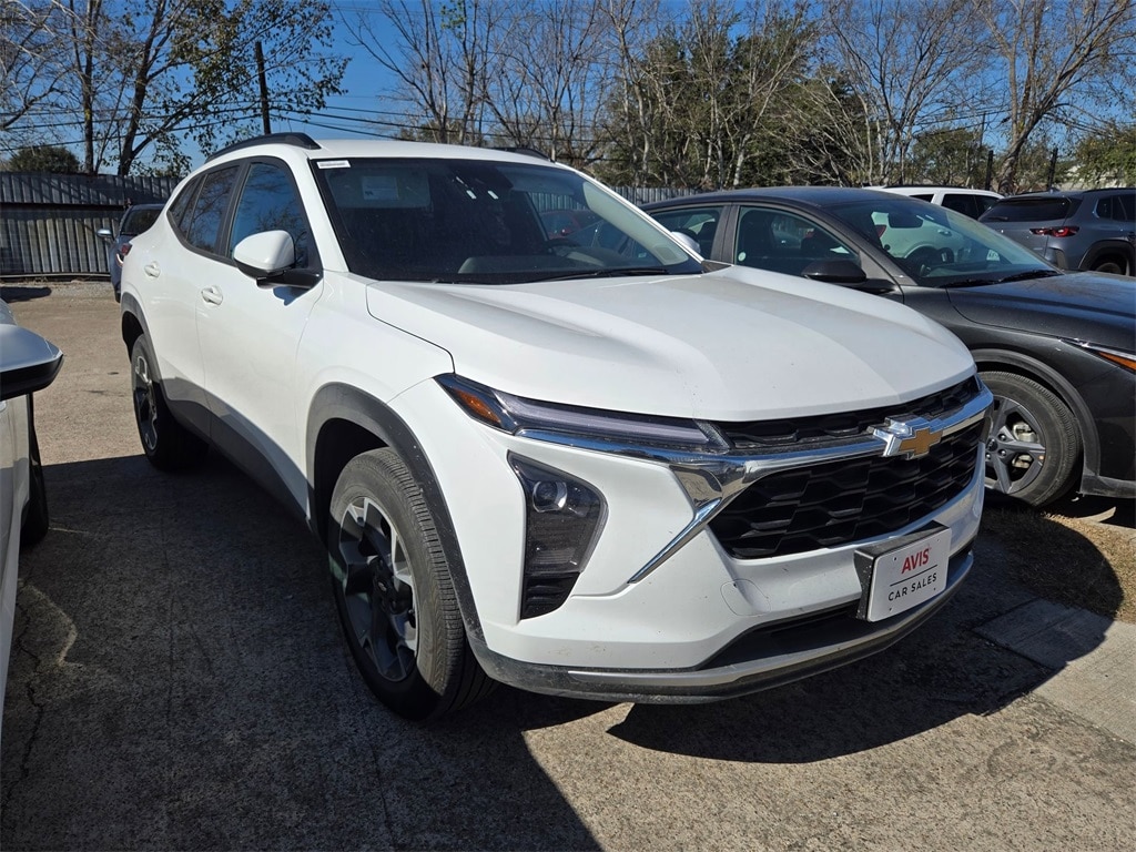 Thumbnail: 2025 Chevrolet Trax - 3