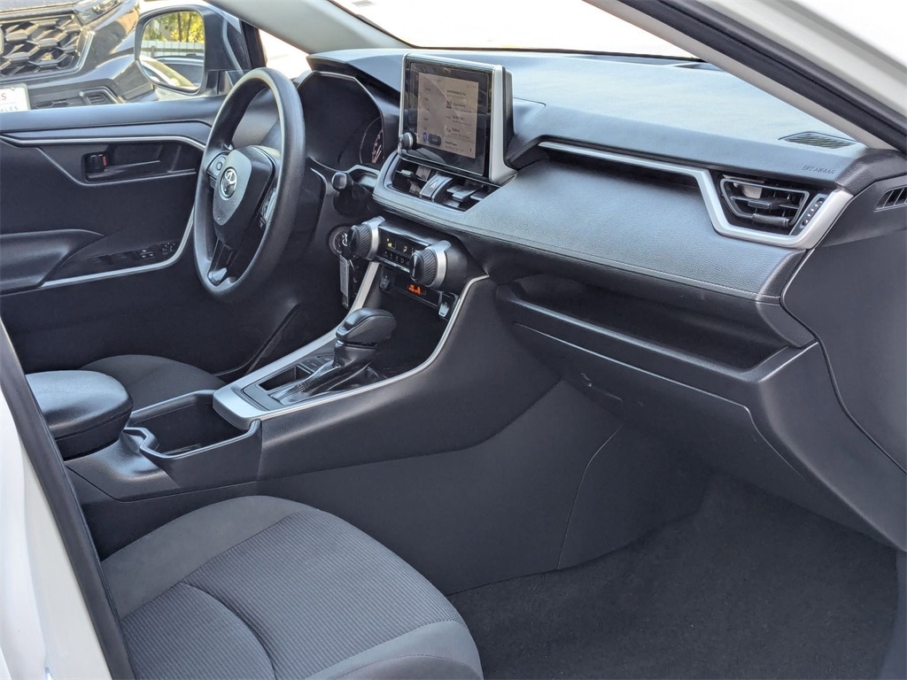 Thumbnail: 2025 Toyota RAV4 - 33