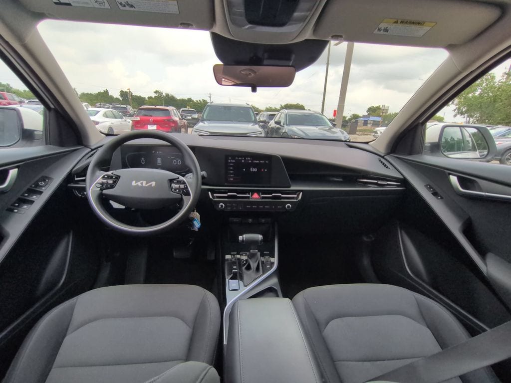 Thumbnail: 2025 Kia Niro - 25