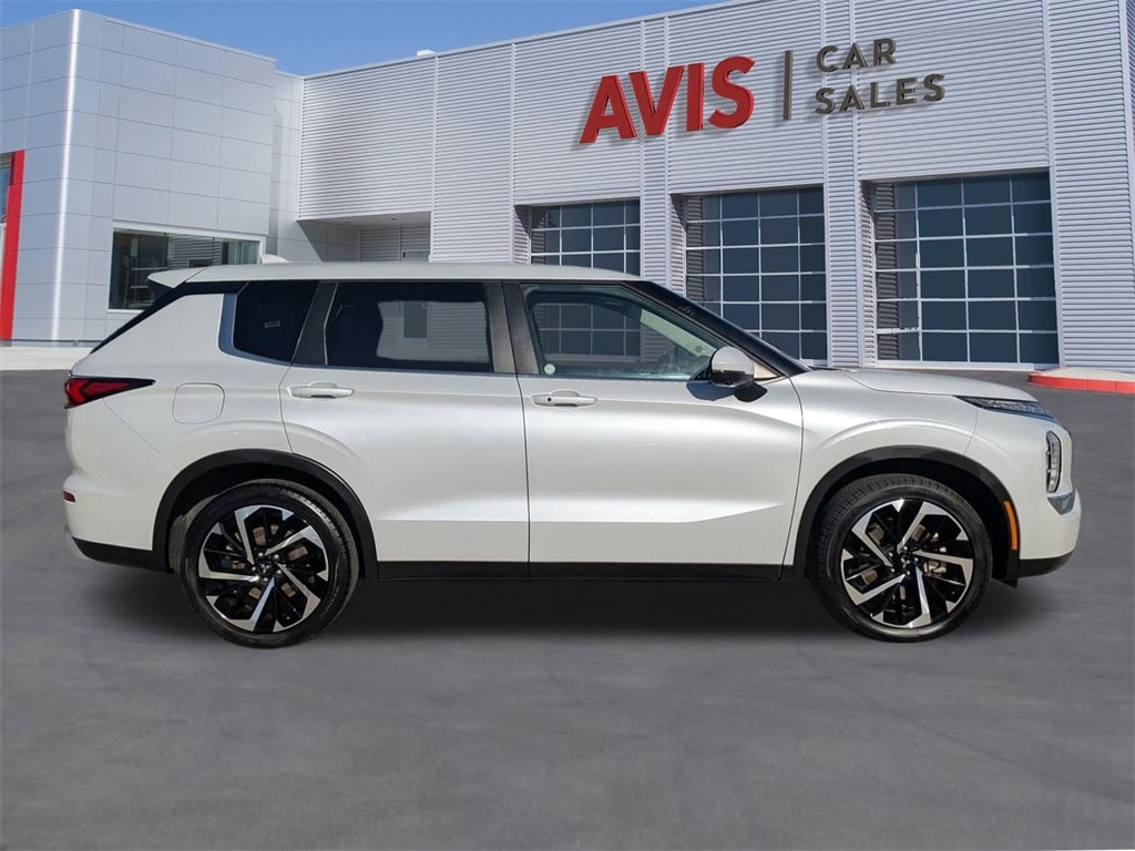 Thumbnail: 2024 Mitsubishi Outlander - 5