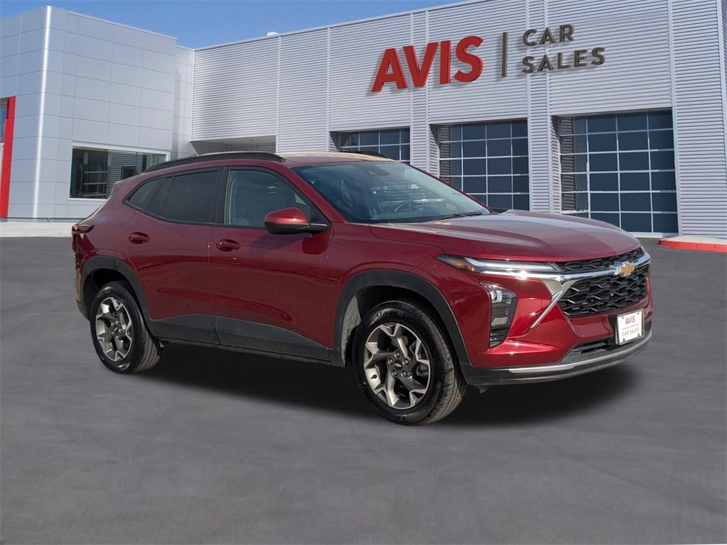 Thumbnail: 2025 Chevrolet Trax - 3