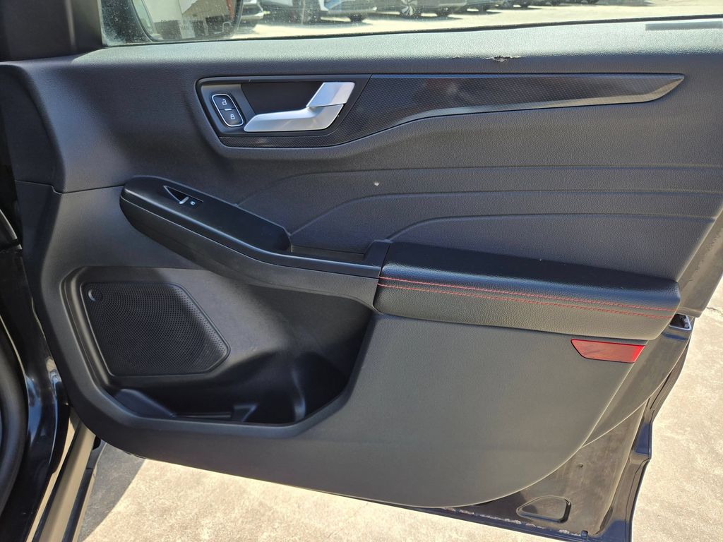 2025 Ford Escape ST-Line - Photo 32