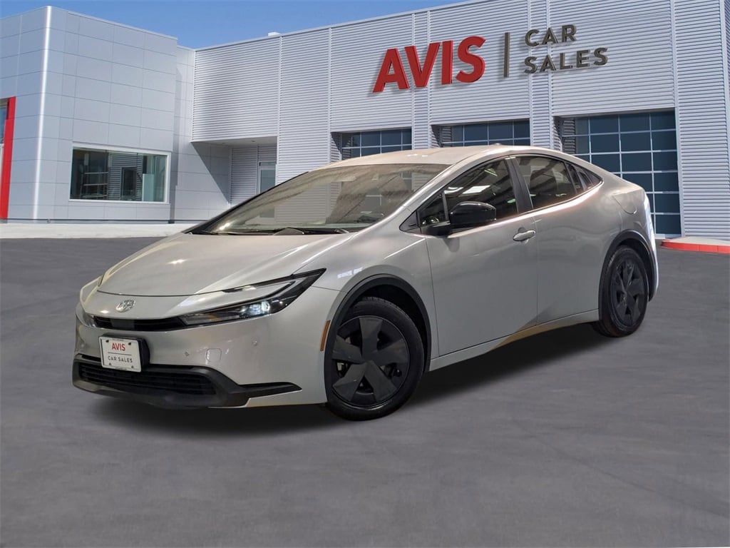 2025 Toyota Prius LE's photo