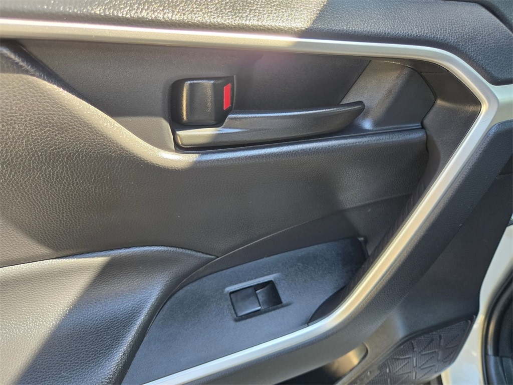 Thumbnail: 2025 Toyota RAV4 - 17