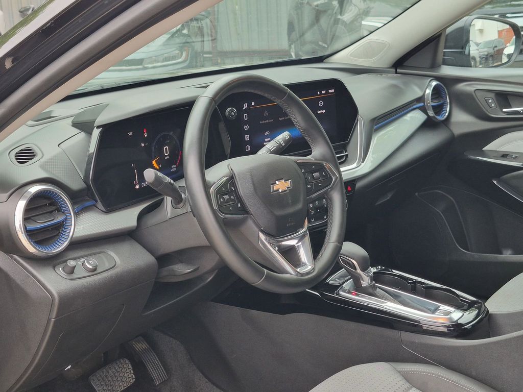 Thumbnail: 2025 Chevrolet Trax - 14