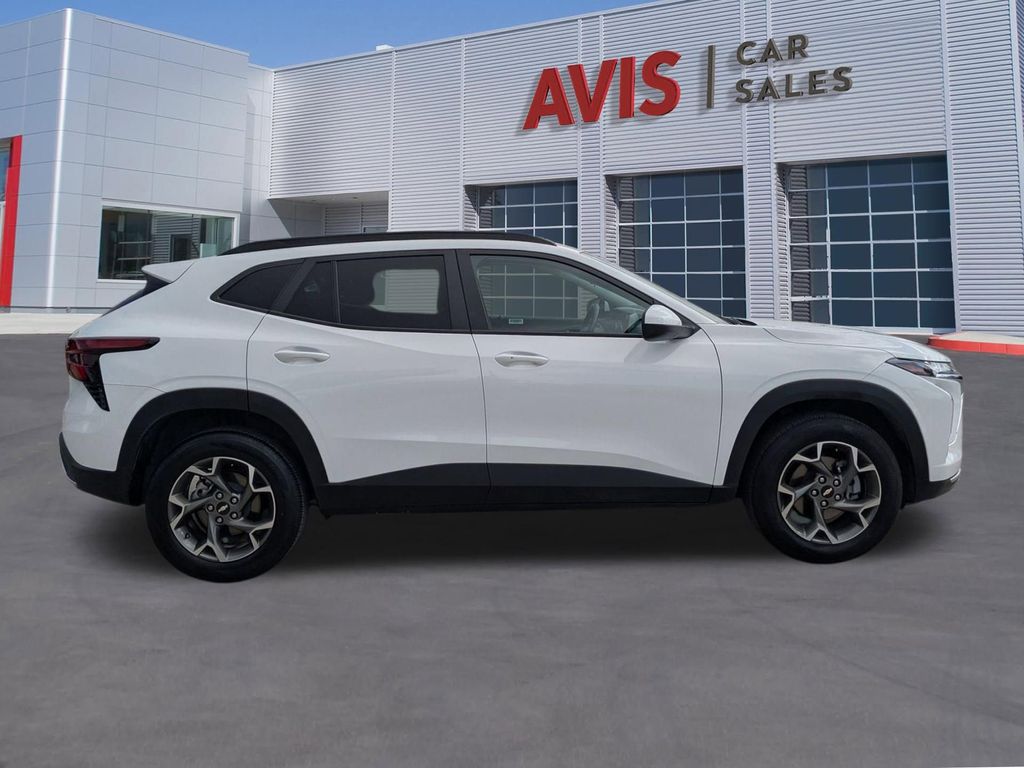 Thumbnail: 2025 Chevrolet Trax - 5