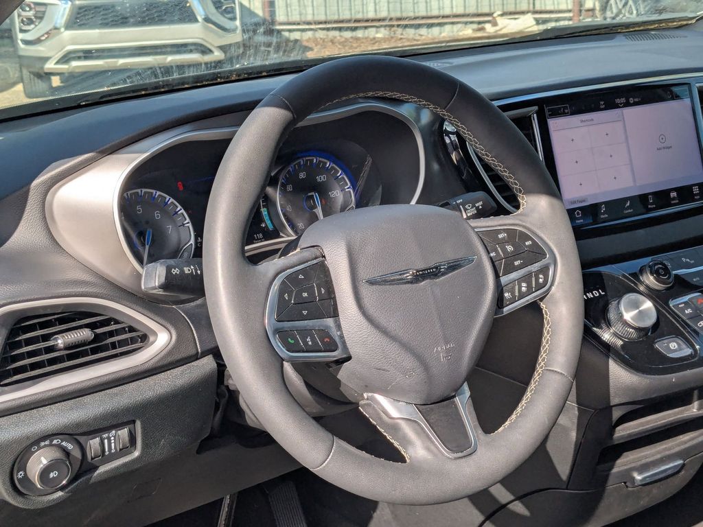 Thumbnail: 2025 Chrysler Pacifica - 11