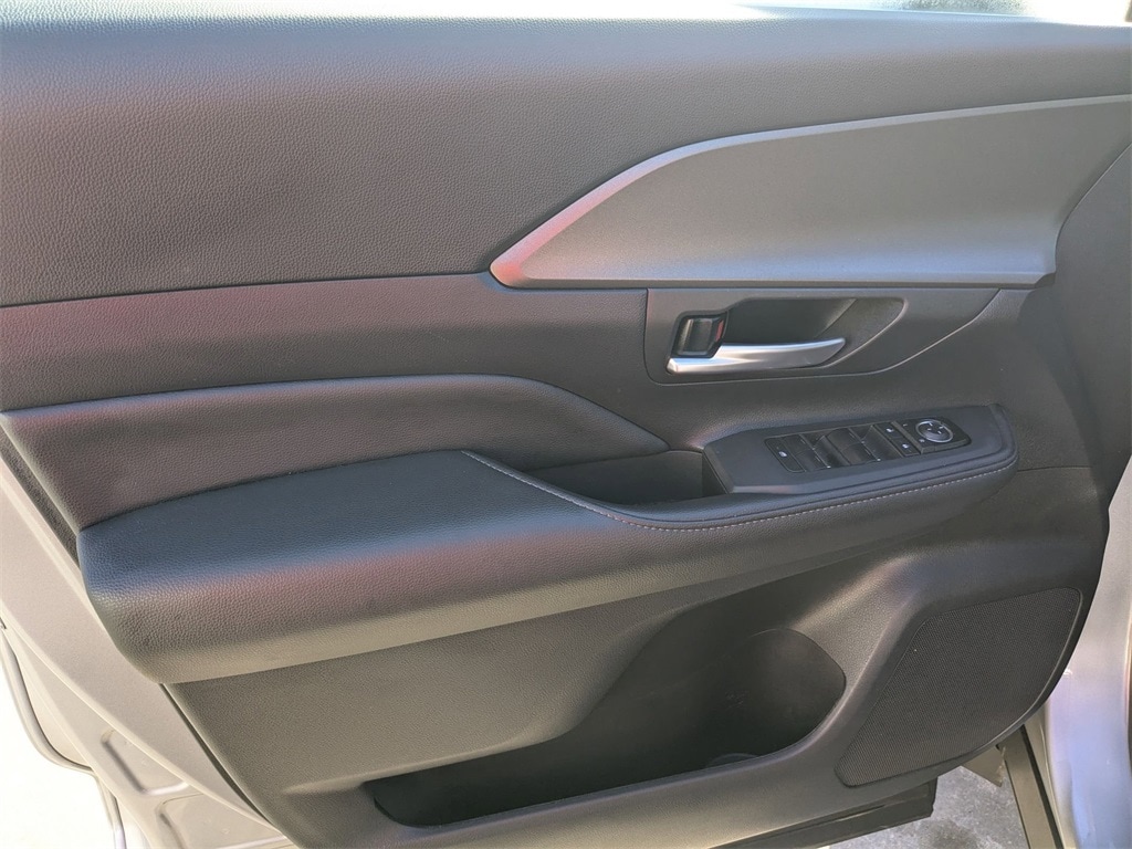 Thumbnail: 2025 Toyota Grand Highlander - 9