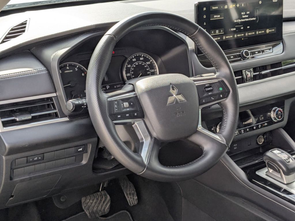 Thumbnail: 2025 Mitsubishi Outlander - 11