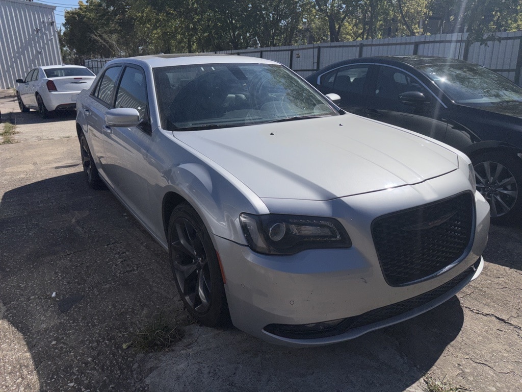 Thumbnail: 2023 Chrysler 300 - 3