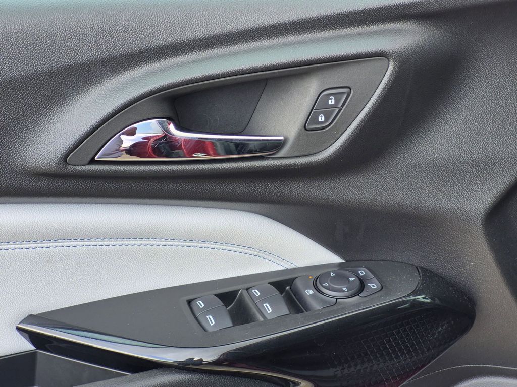 Thumbnail: 2025 Chevrolet Trax - 13