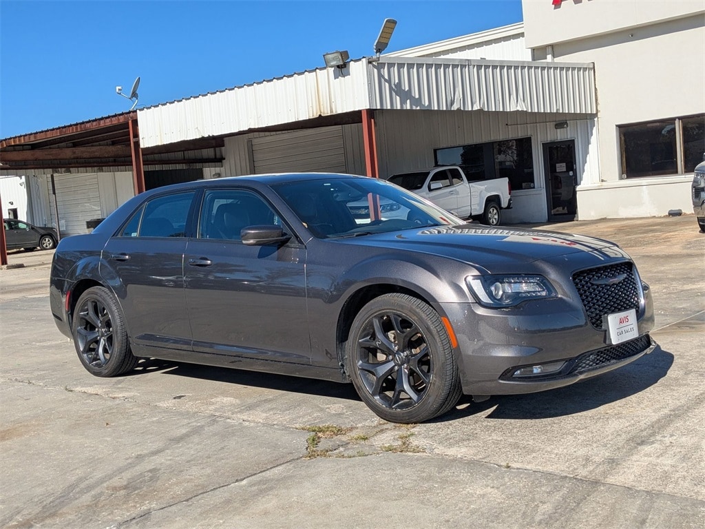 Thumbnail: 2023 Chrysler 300 - 3