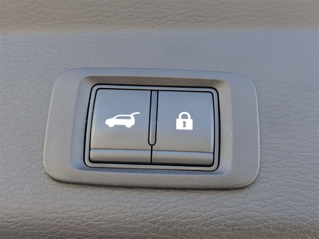 Thumbnail: 2024 Mitsubishi Outlander - 28