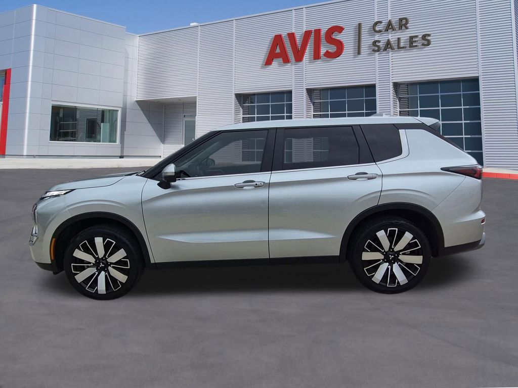 Thumbnail: 2025 Mitsubishi Outlander - 9
