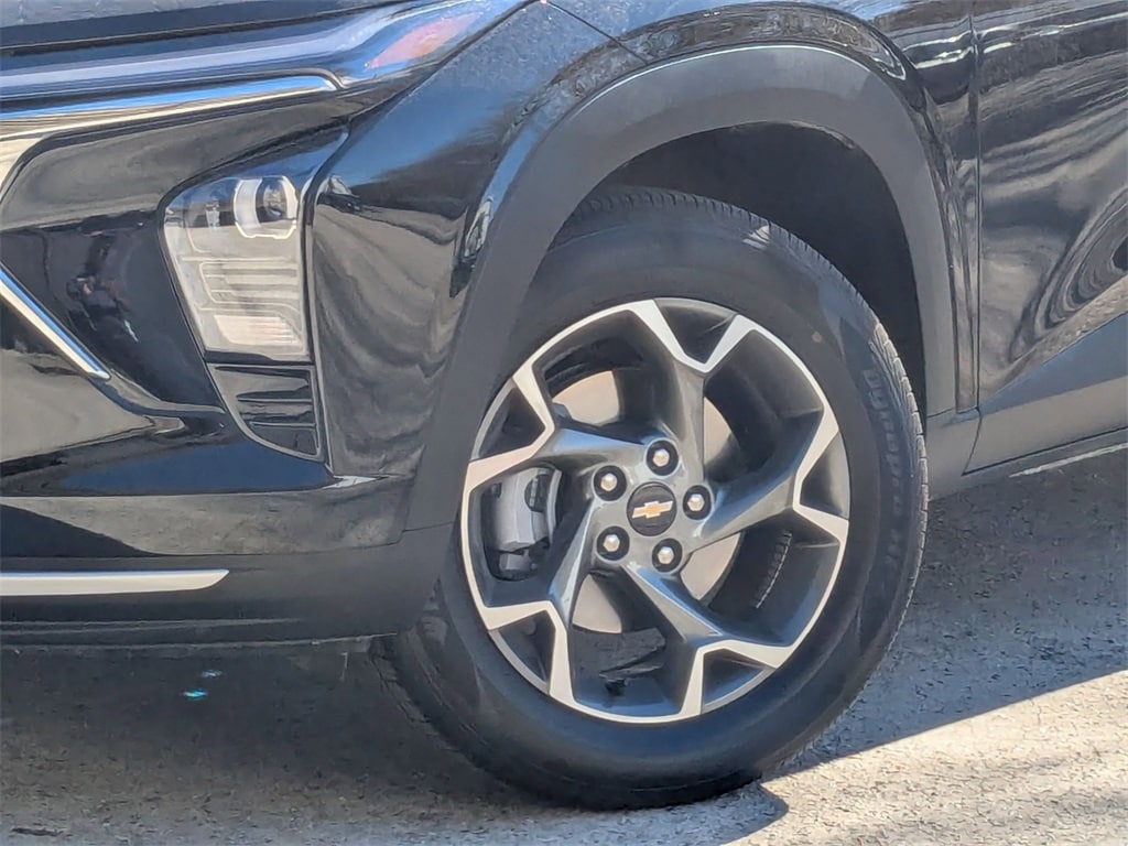 Thumbnail: 2025 Chevrolet Trax - 32