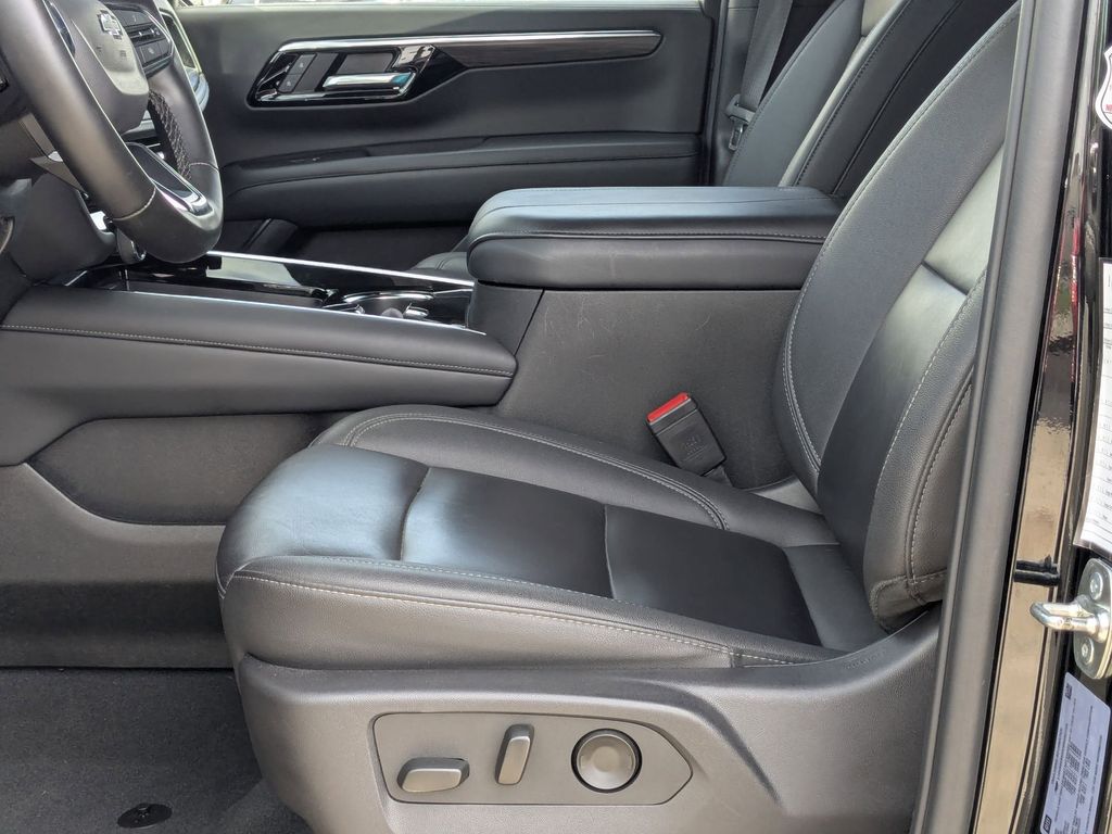 Thumbnail: 2025 Chevrolet Suburban - 20