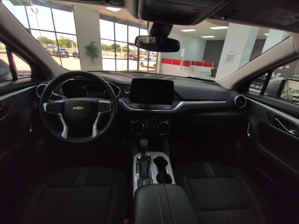 Thumbnail: 2025 Chevrolet Blazer - 23