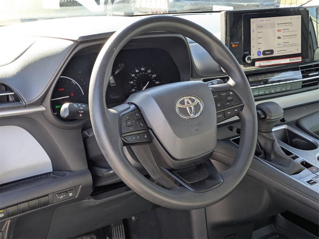 Thumbnail: 2025 Toyota Sienna - 15
