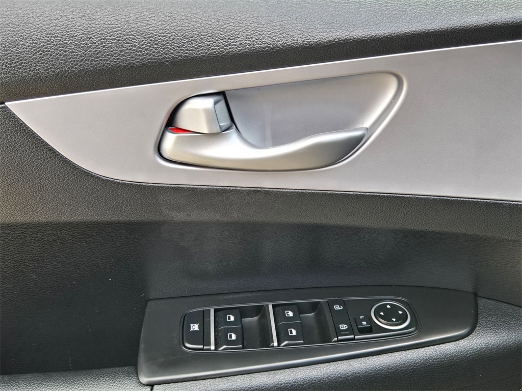 Thumbnail: 2024 Kia Forte - 13