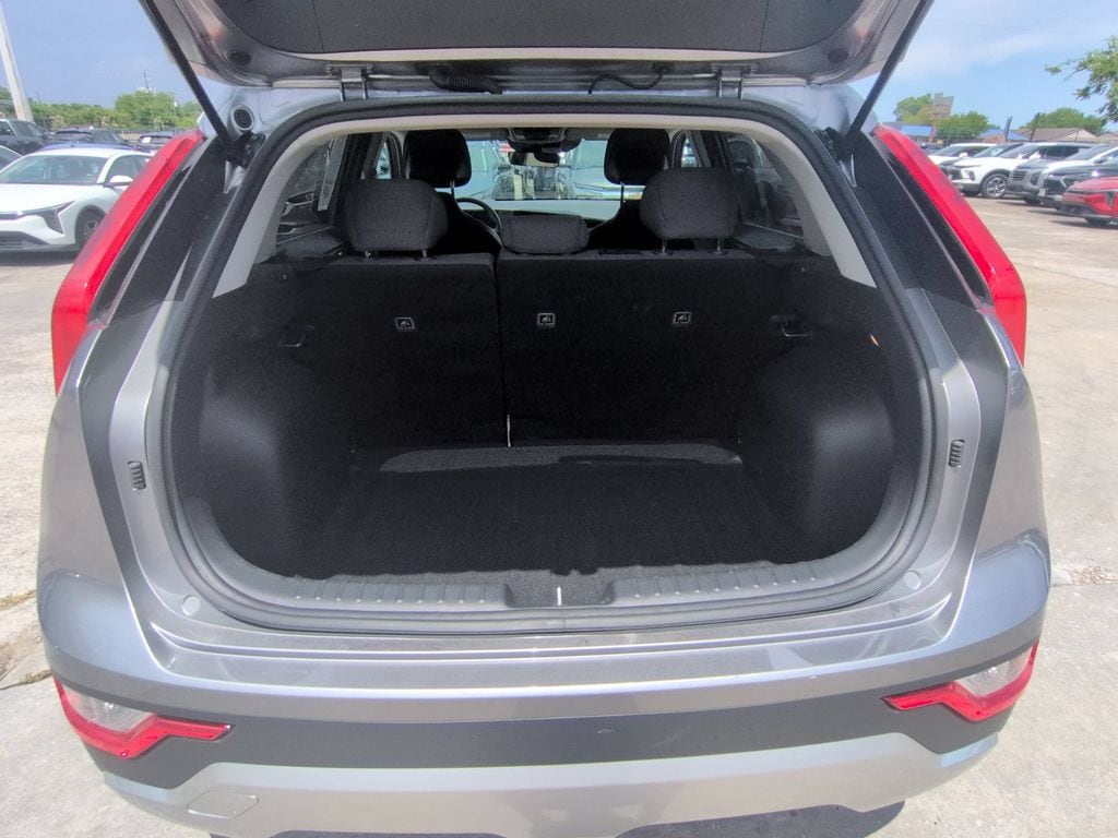 Thumbnail: 2025 Kia Niro - 27