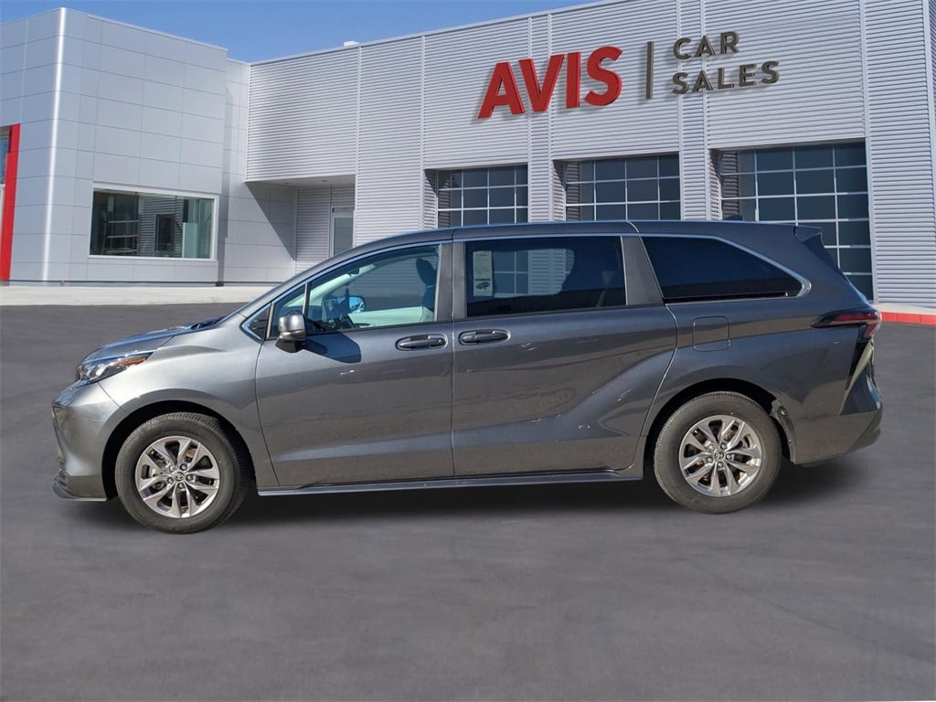 Thumbnail: 2025 Toyota Sienna - 10