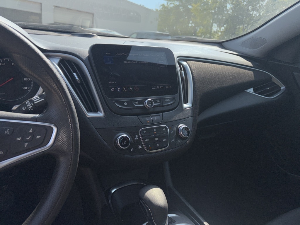 Thumbnail: 2024 Chevrolet Malibu - 9