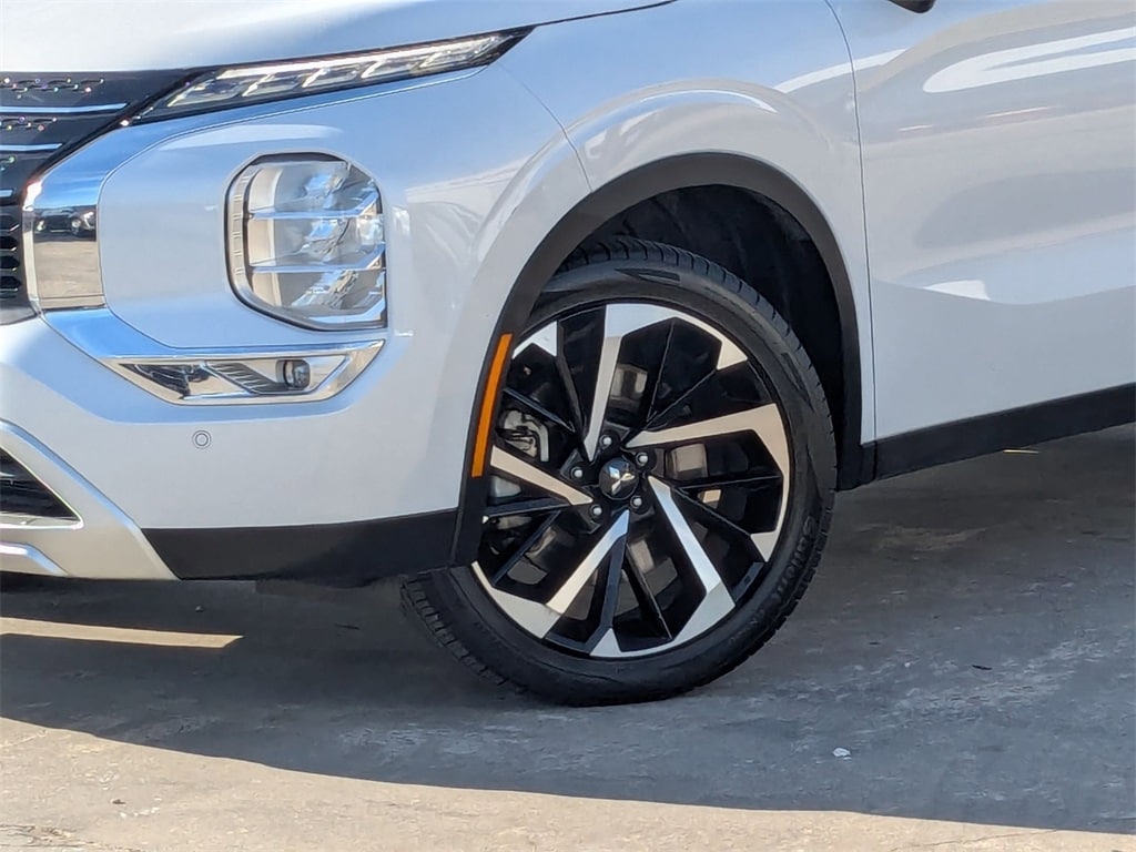 Thumbnail: 2024 Mitsubishi Outlander - 31