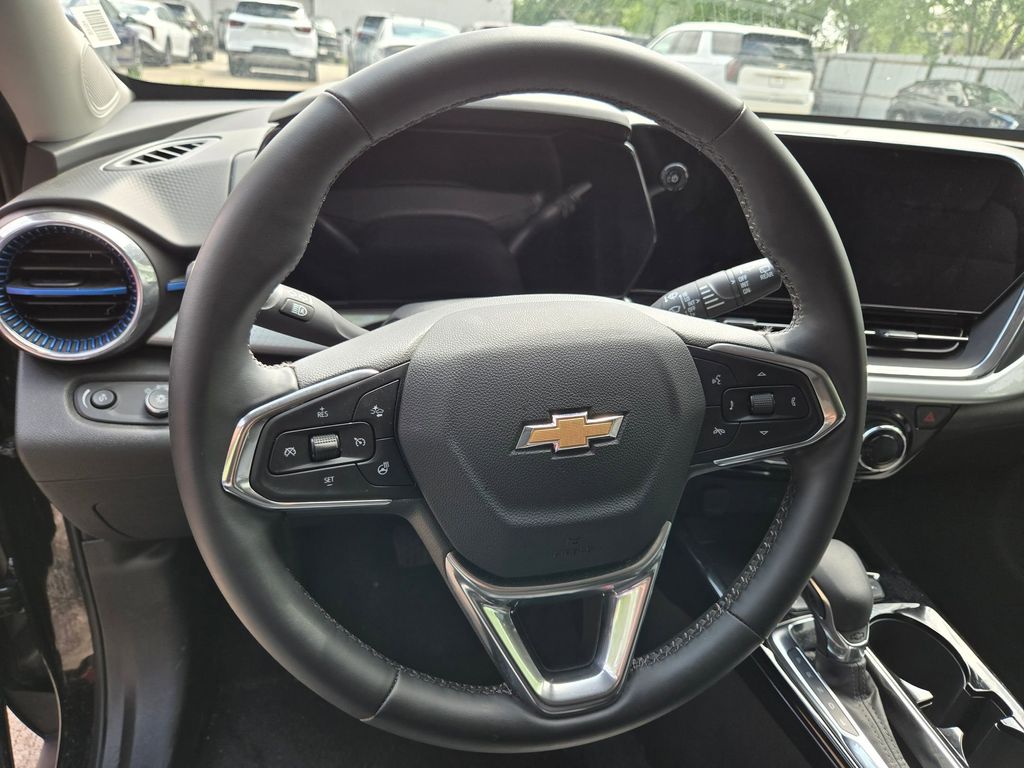 Thumbnail: 2025 Chevrolet Trax - 8