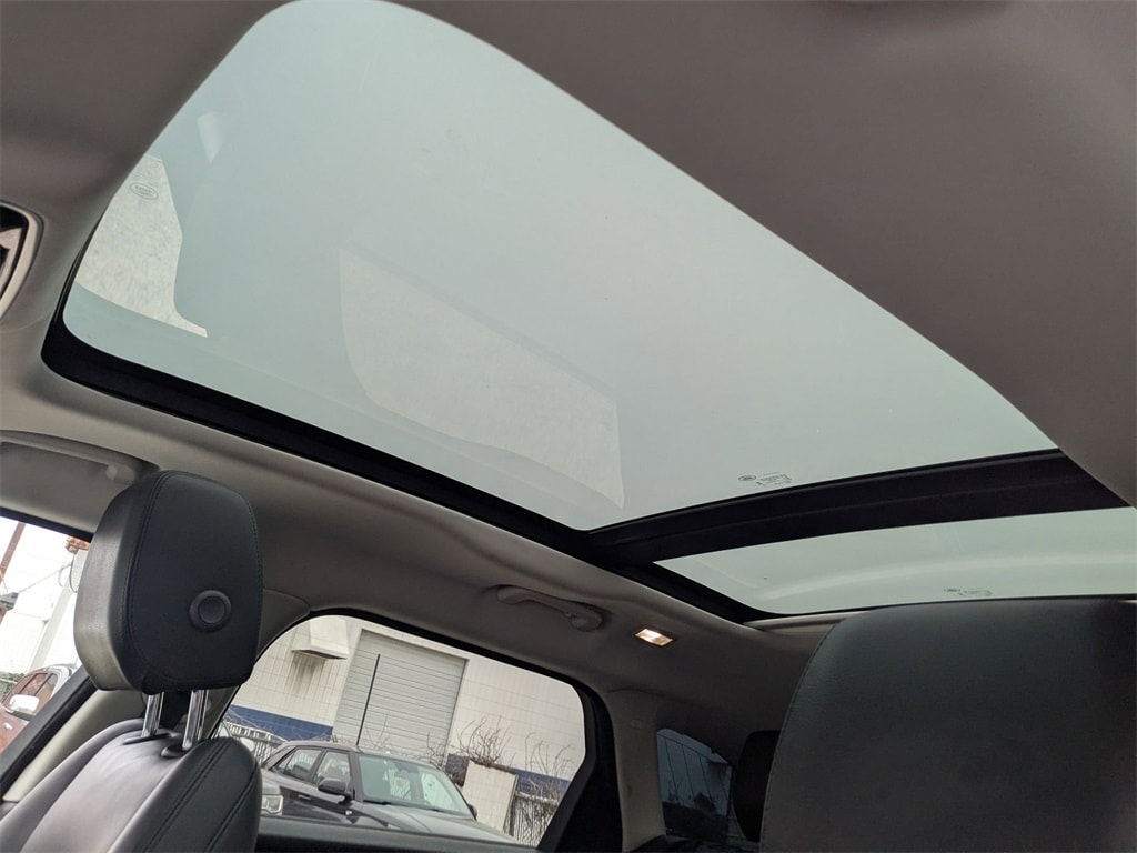 Thumbnail: 2024 Land Rover Range Rover Velar - 23