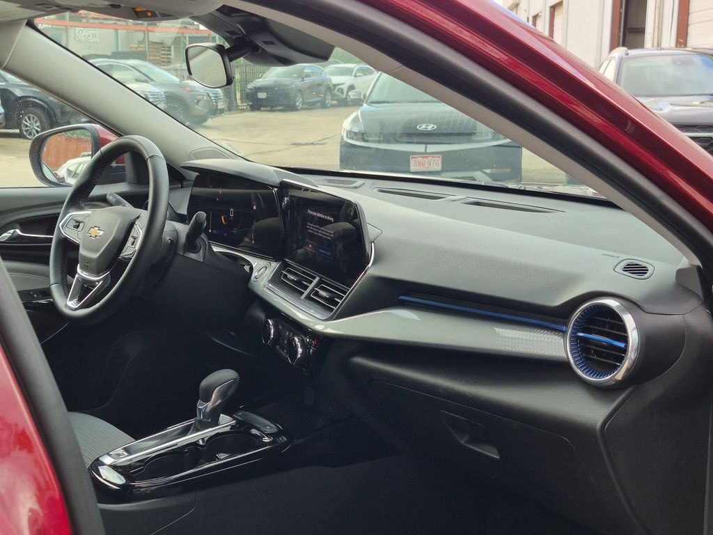 Thumbnail: 2025 Chevrolet Trax - 25