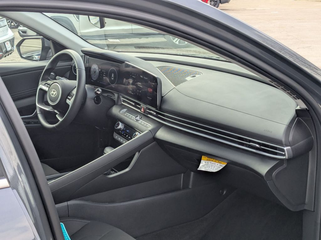 Thumbnail: 2025 Hyundai Elantra - 31